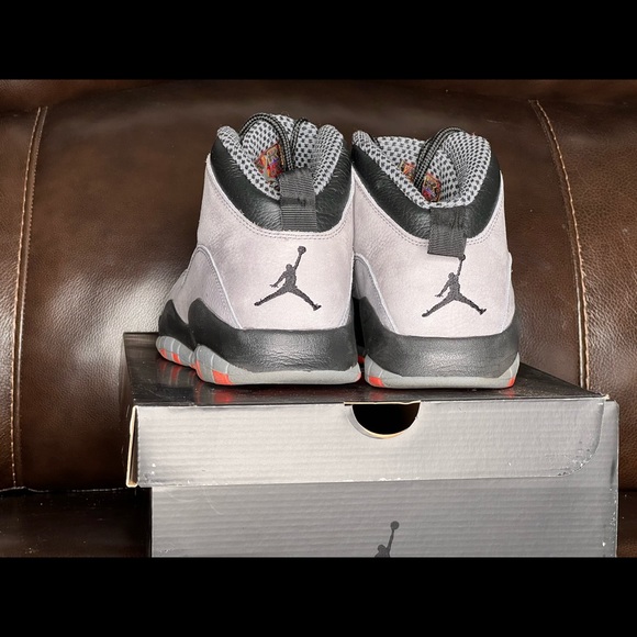Jordan 10 cool grey/ infrared good condition w/box - Picture 2 of 3